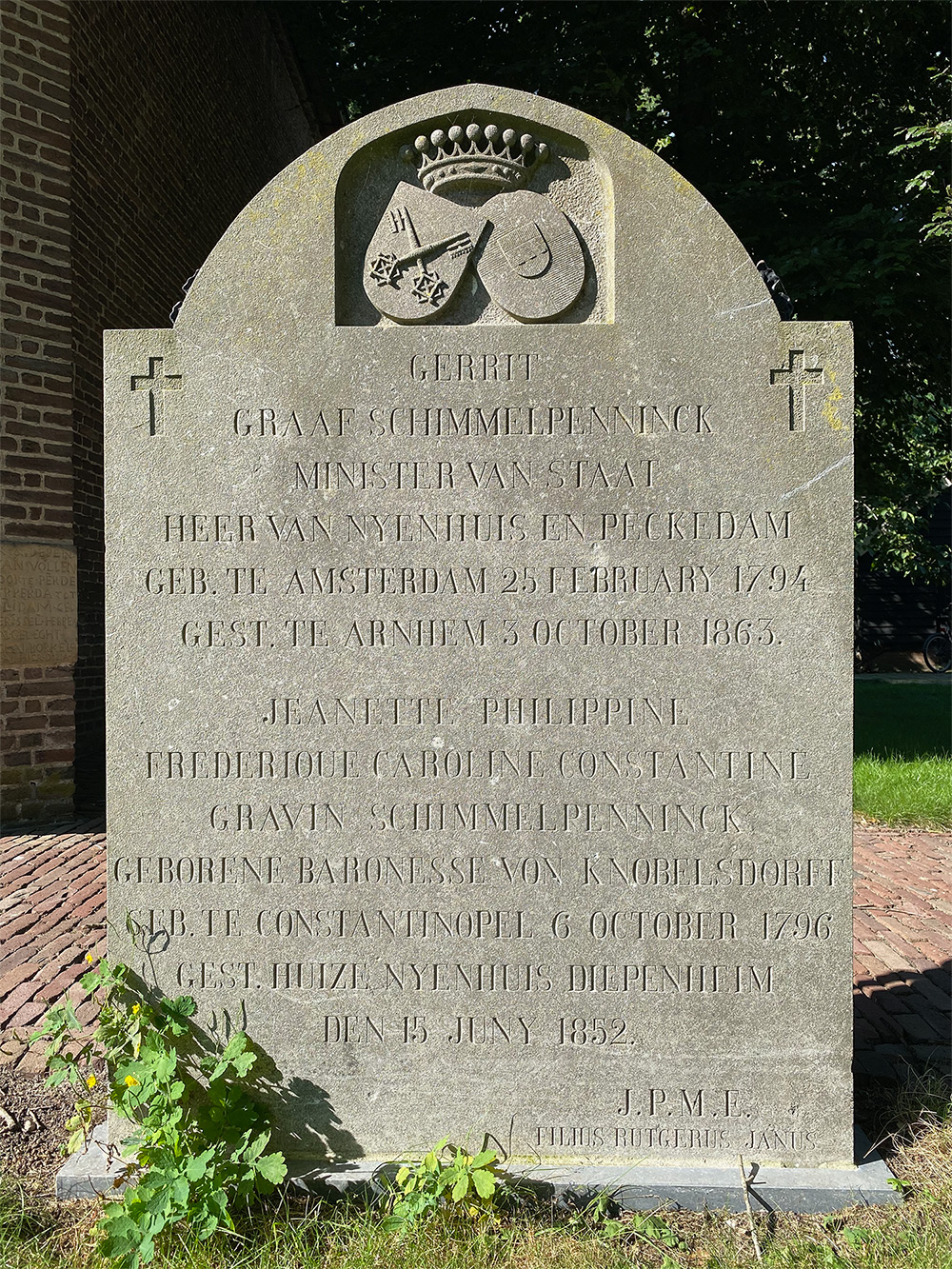Grafsteen in Diepenheim van Gerrit en zijn tweede vrouw  Jeannette